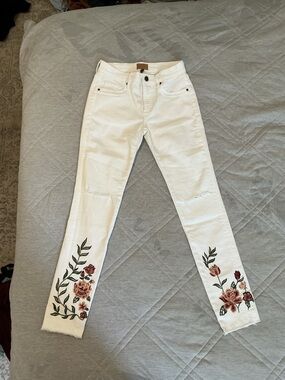 DRIFTWOOD White Skinny Jeans with Floral Embroidery